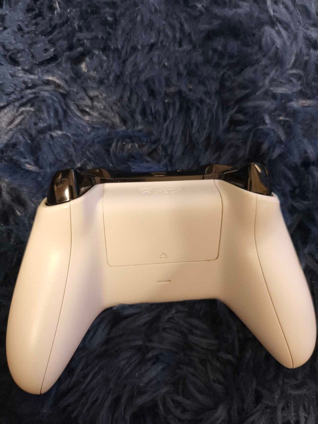White Xbox Controller - photo 2