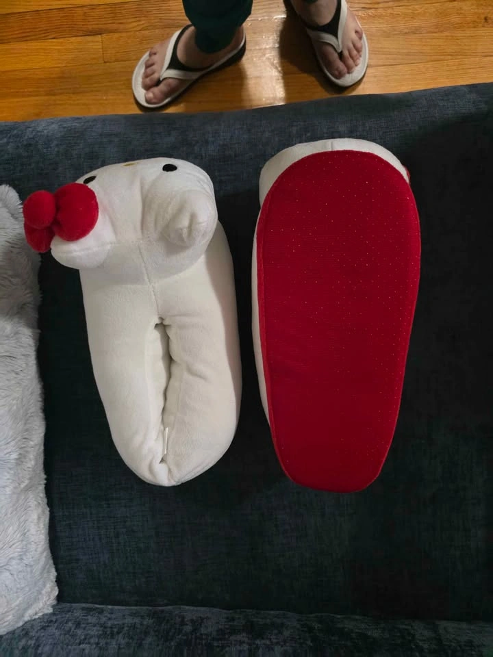 Hello Kitty Slippers - Size 9 (New) - photo 2
