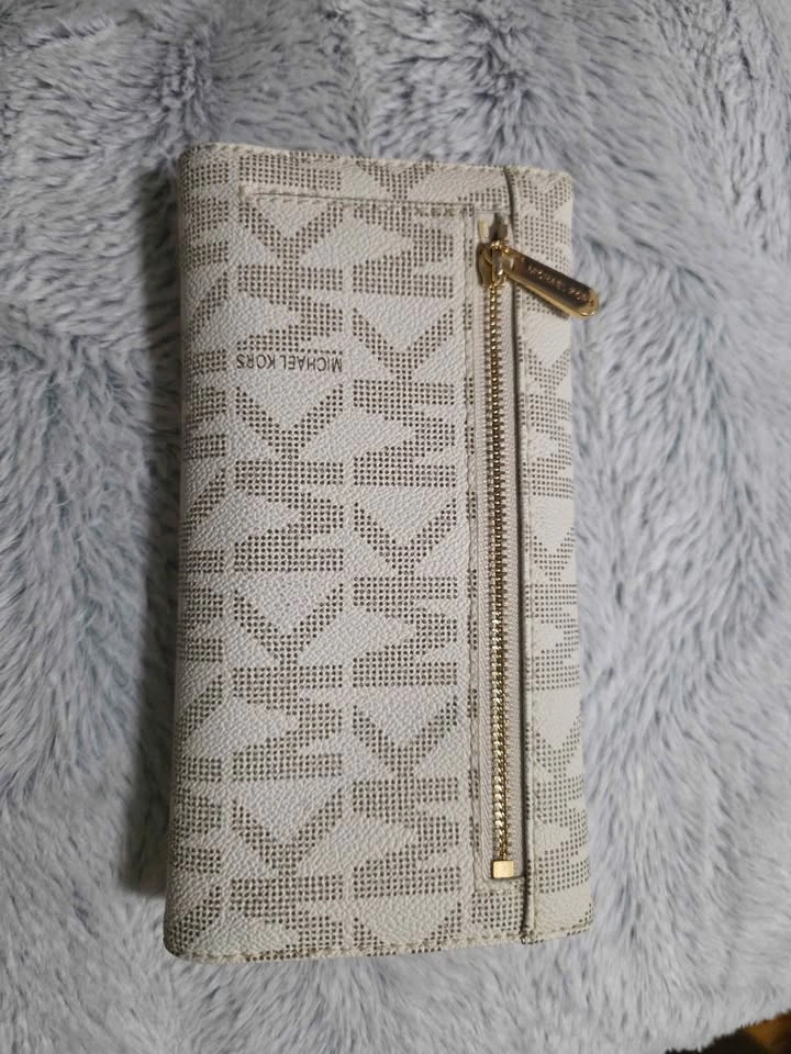 Michael Kors Wallet - Vanilla Logo (Like New) - photo 2