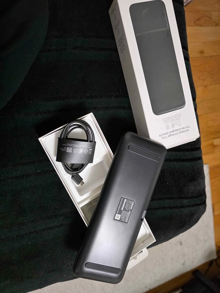 Samsung Wireless Charger Trio – Like New - photo 2