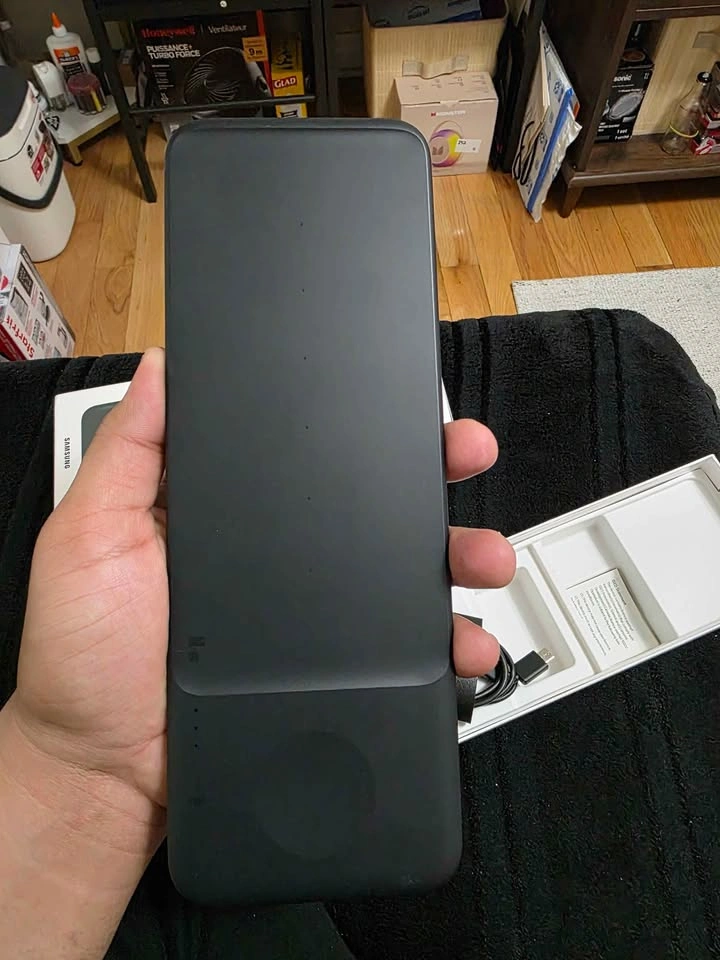 Samsung Wireless Charger Trio – Like New - photo 3