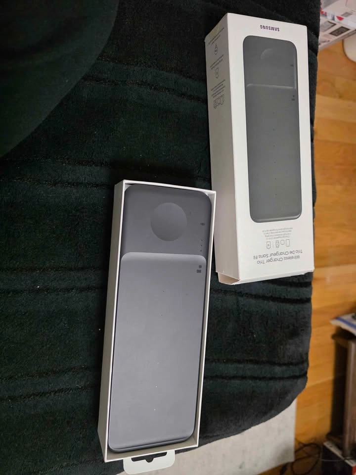 Samsung Wireless Charger Trio – Like New - photo 4