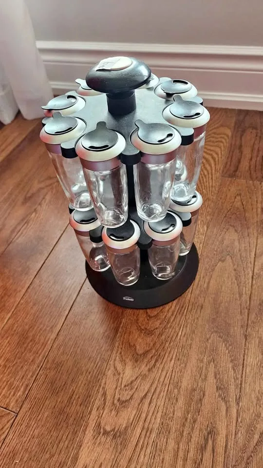 Spice Rack -16 Bottles thumbnail