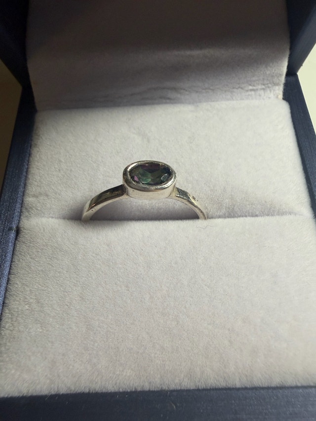 Sterling silver green stone ring, size 9 - photo 2