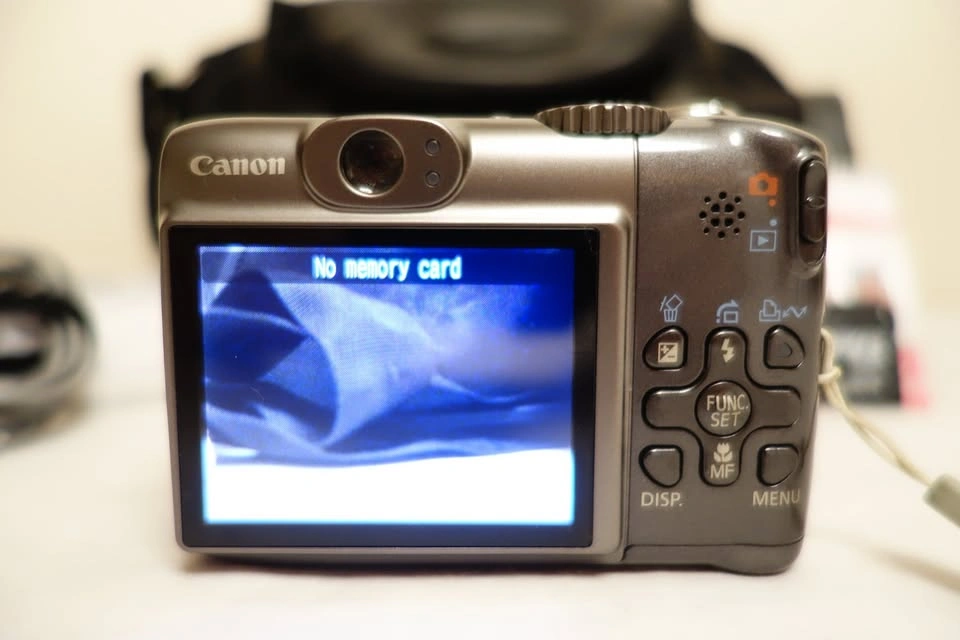 Canon PowerShot A590 IS 8MP 4X Optical Zoom Digital Camera Bundl - photo 4