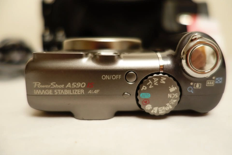 Canon PowerShot A590 IS 8MP 4X Optical Zoom Digital Camera Bundl - photo 5