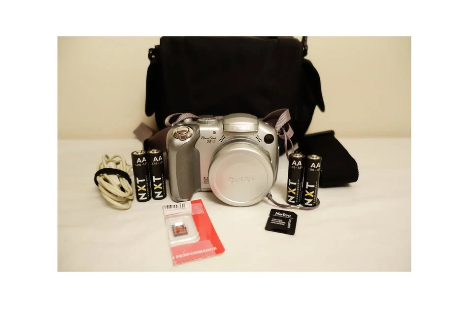 Canon PowerShot S2 IS 12x Optical Zoom 5MP Digital Camera Bundle