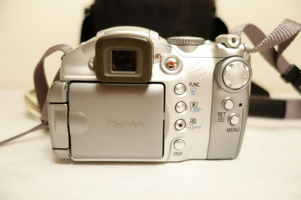 Canon PowerShot S2 IS 12x Optical Zoom 5MP Digital Camera Bundle - photo 3
