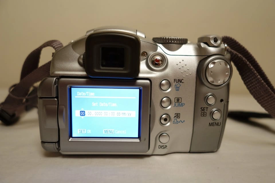 Canon PowerShot S2 IS 12x Optical Zoom 5MP Digital Camera Bundle - photo 4