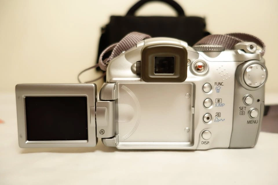 Canon PowerShot S2 IS 12x Optical Zoom 5MP Digital Camera Bundle - photo 5