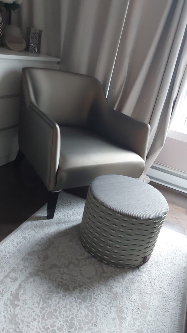 Roche Bobois Club Armchair, Ottoman, and Cushion - photo 3