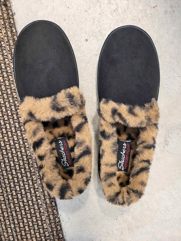 Skechers Women's Cozy Campfire Slippers