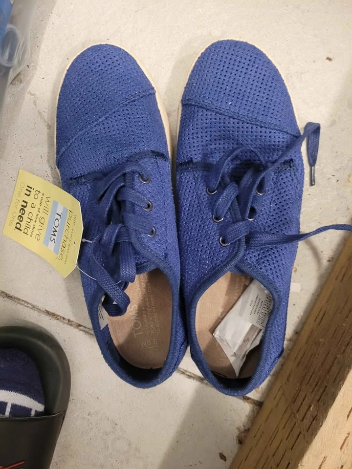 Toms Shoes Women's Ink Canvas Perforated Paseos Shoes - photo 3