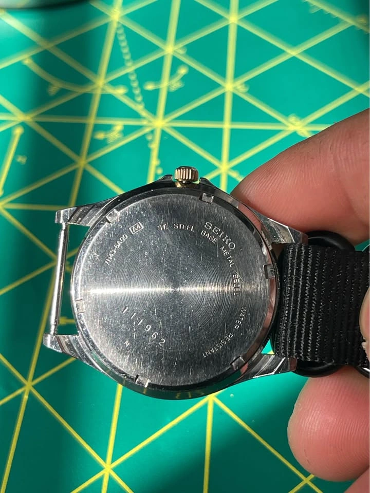 Seiko Quartz Watch - 7N43 Day/Date - photo 4