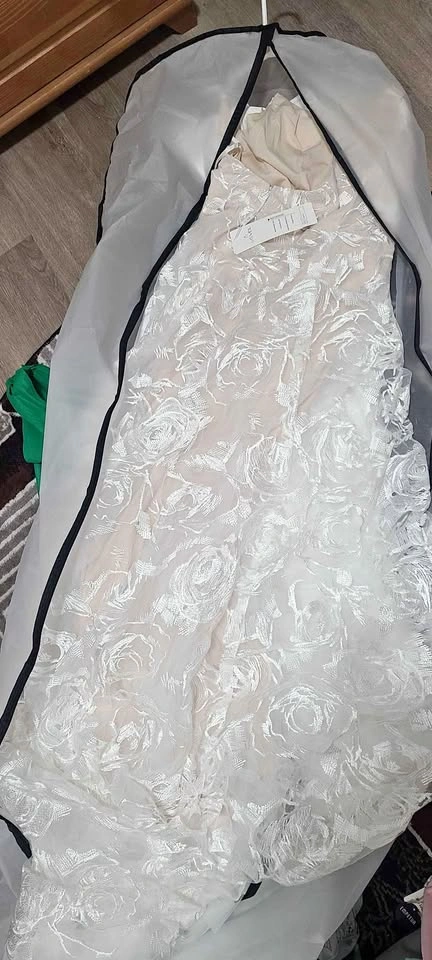 BRAND NEW: PROM/WEDDING DRESS - ACCEPTING OFFERS