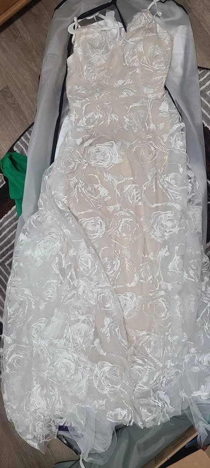 BRAND NEW: PROM/WEDDING DRESS - ACCEPTING OFFERS - photo 2