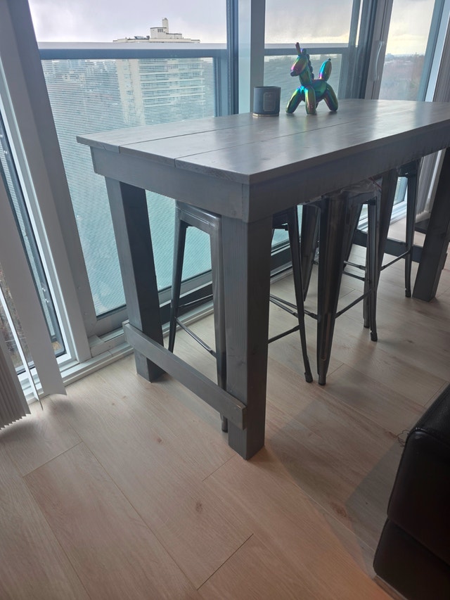 Rustic Table and 3 Stools Included - photo 3