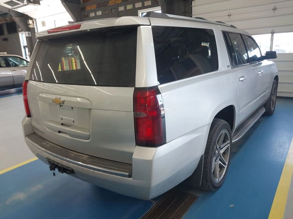 2015 Chevrolet Suburban - photo 2