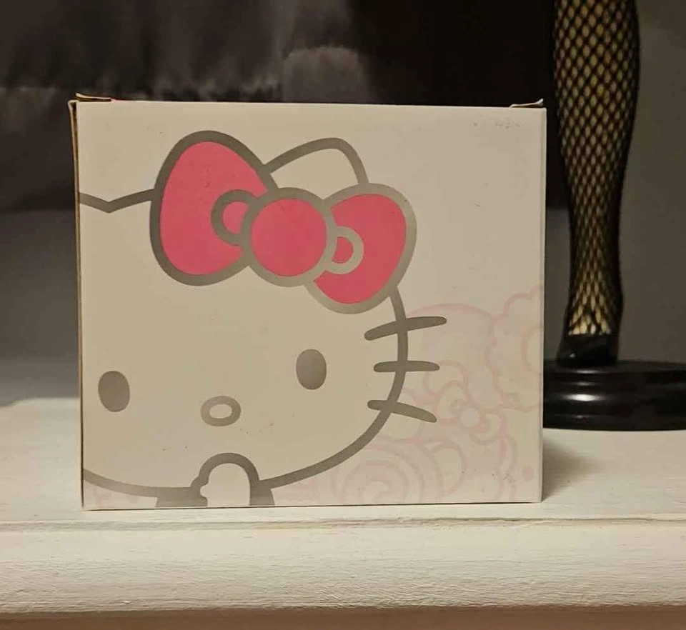 Hello Kitty Cafe Exclusive Mug - photo 3