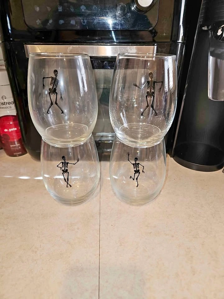 Halloween Dancing Skeleton Wine Glasses Stemless