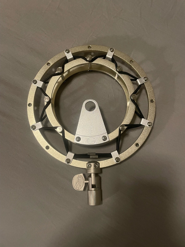 Blue The Radius II microphone shock mount stand