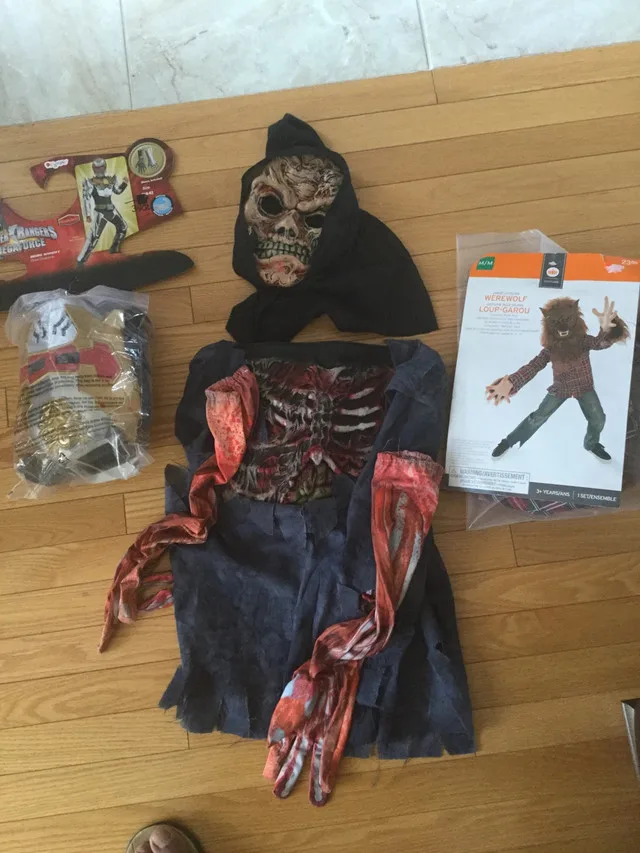 Halloween costumes- many sizes image indicator(9)