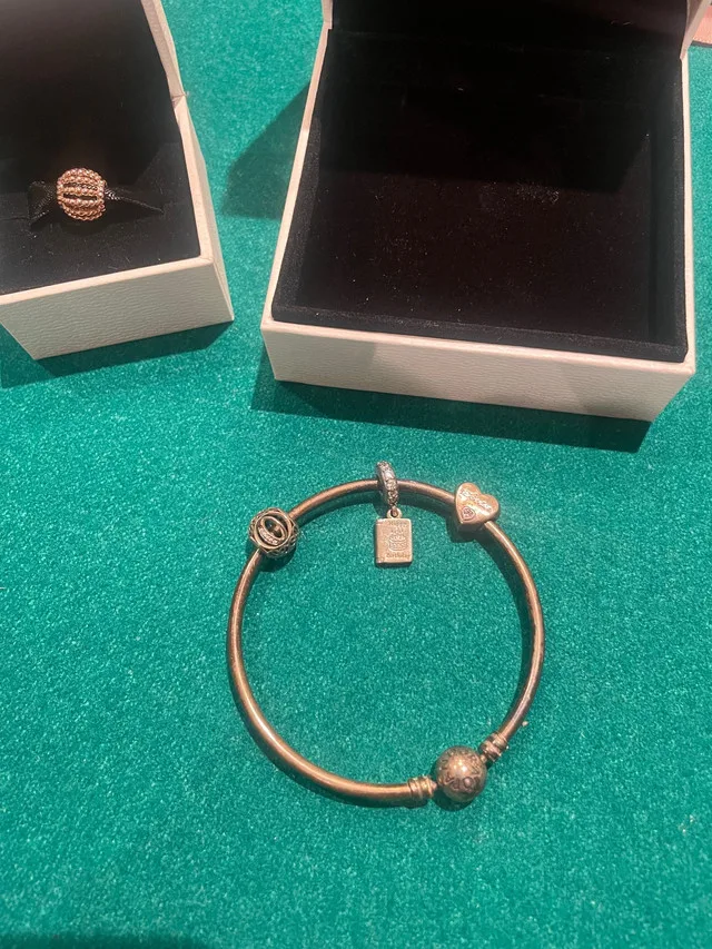 Pandora bracelet with 4 charms - including packaging -new image indicator(3)