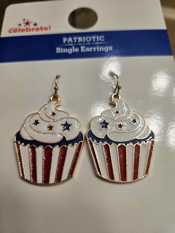 Fourth of July Cupcake Earrings - photo 3
