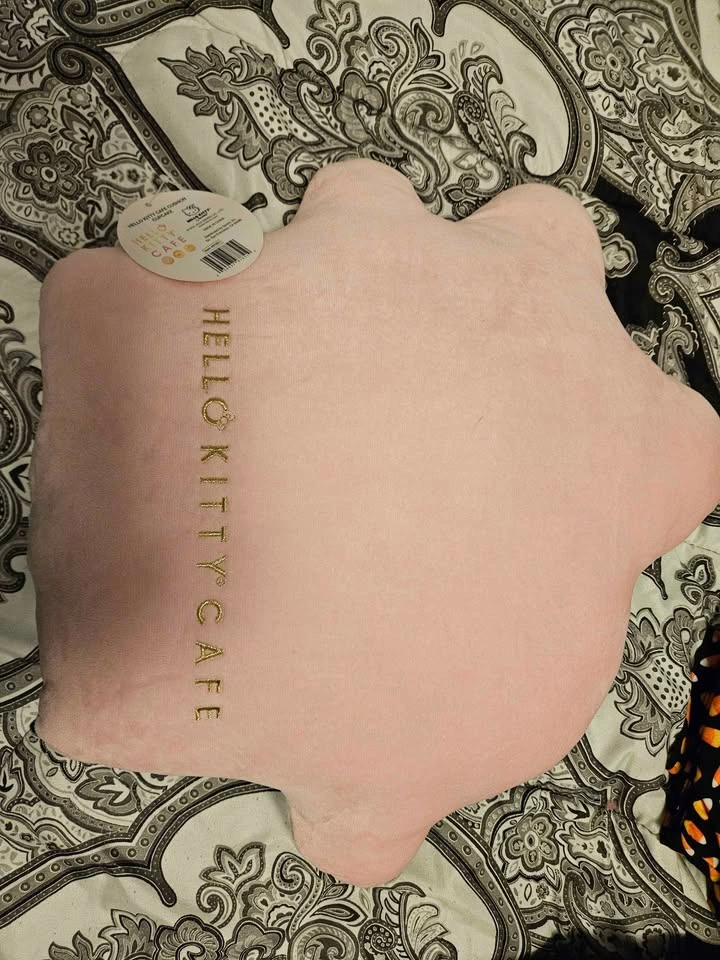 Hello Kitty Cafe Cupcake Cushion Pillow - photo 2