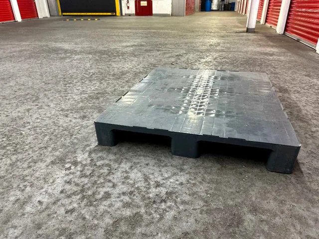 ➡️ Heavy-Duty Industrial Plastic Pallets image indicator(4)