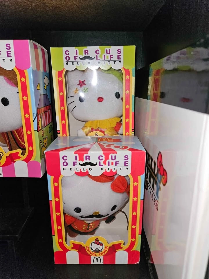 McDonald's Hello Kitty Circus Plush - photo 2