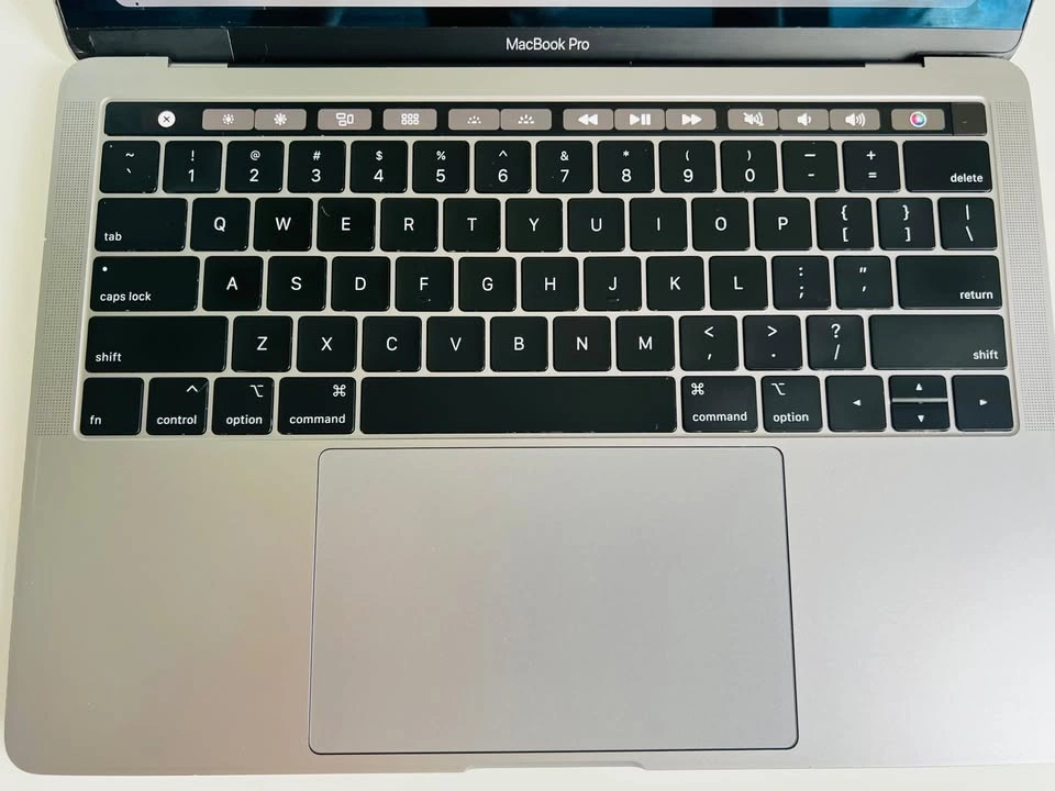 2019 Macbook Pro Touchbar i7 16GB RAM 256GB - photo 2