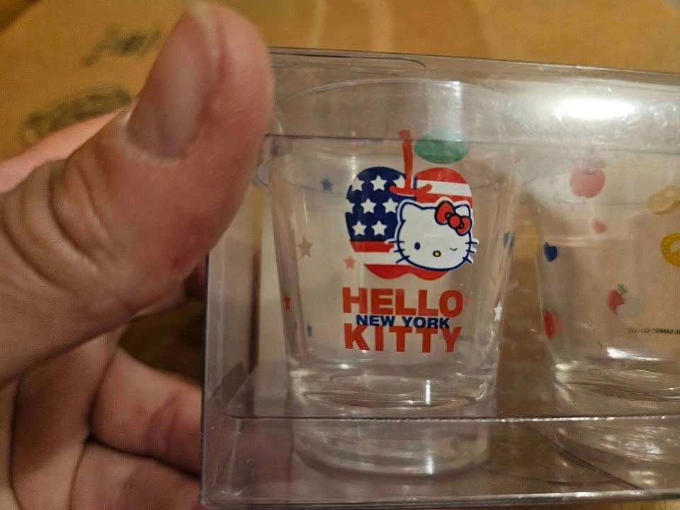 New York Hello Kitty Shot Glasses - photo 3