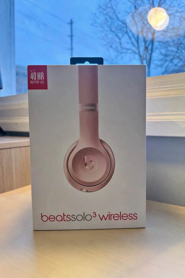 Beats Solo3 Wireless Headphones (Rose Gold) - In Box