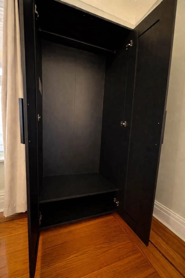 IKEA Black Wardrobe with Mirror – Excellent Condition - photo 4