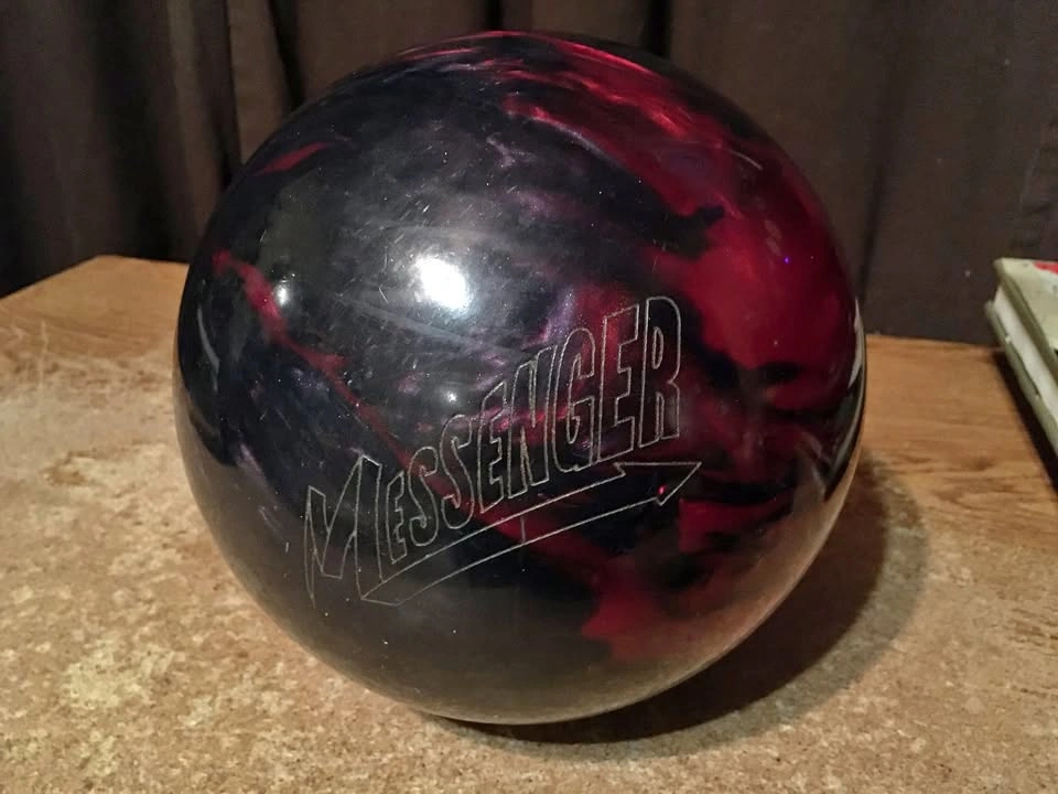 Columbia 300 Messenger Bowling Ball - 12 Lbs