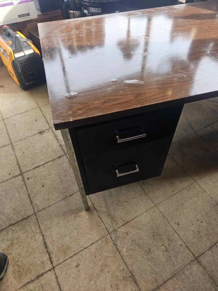 Wooden office table - photo 2