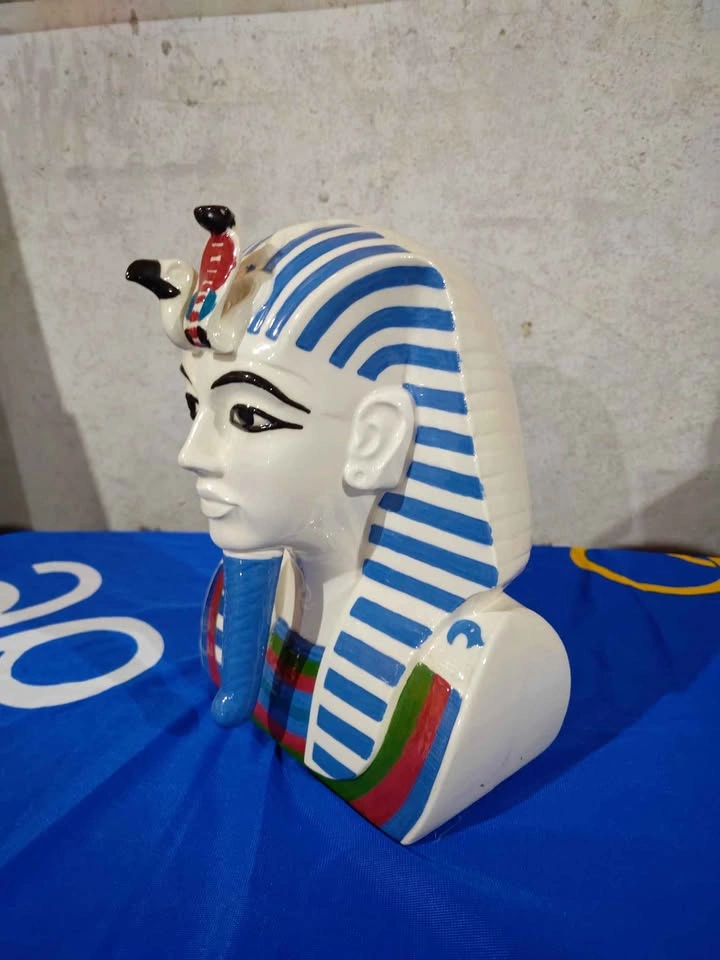Vintage 1979 King Tut Handmade Ceramic Bust - photo 2