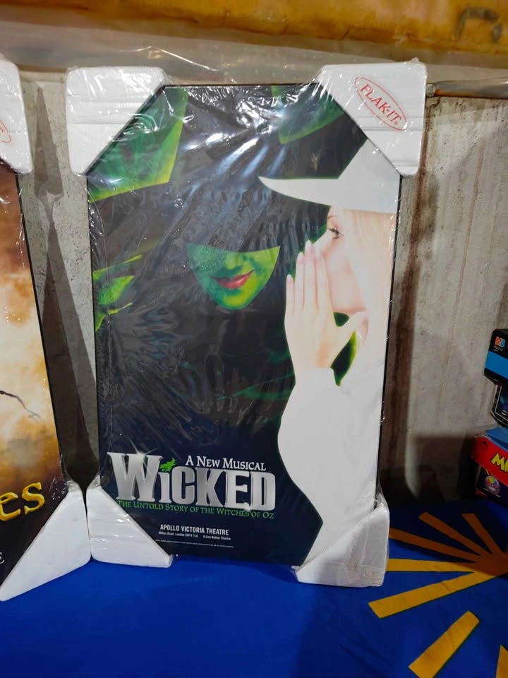 Wicked & Les Miserables Musical Posters x2 - photo 3