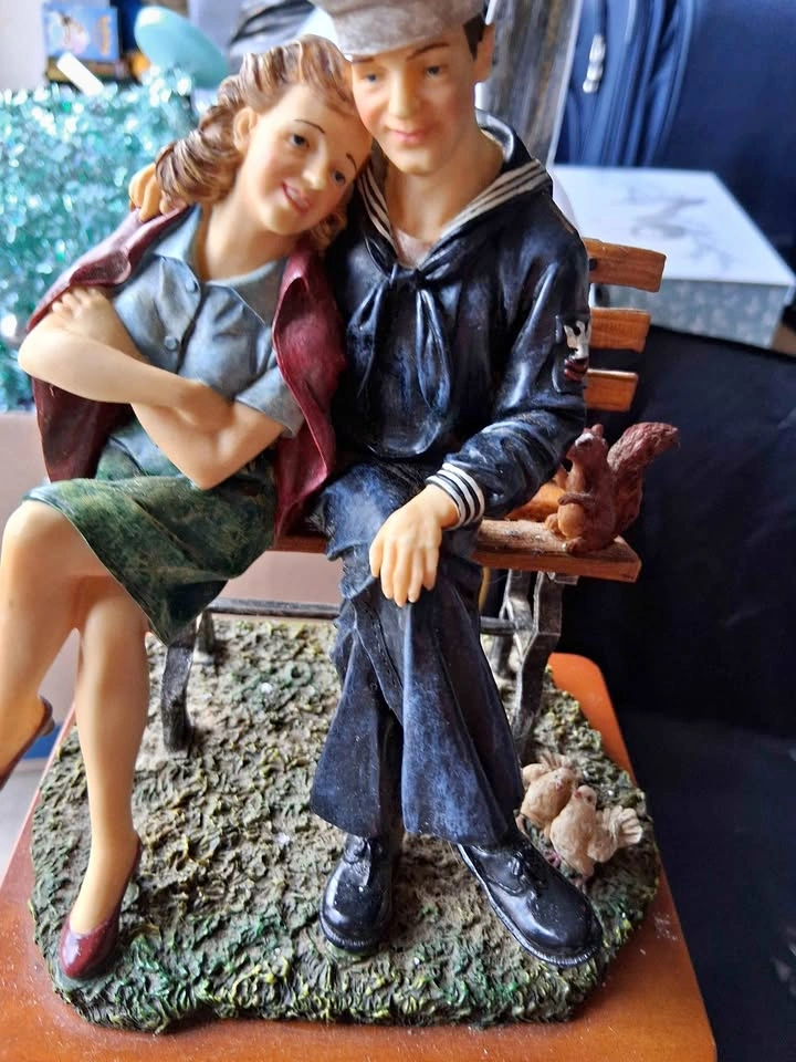 1999 "Seaport Sweetheart" Music Box