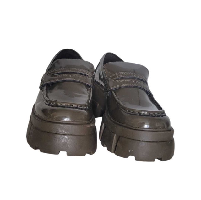 Women's patent leather shoes in military green - photo 2
