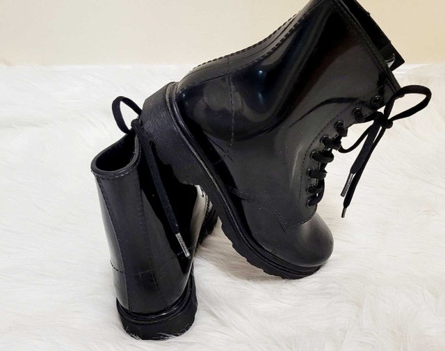 Plastic black shoes old navy size 6 lightly used - photo 3