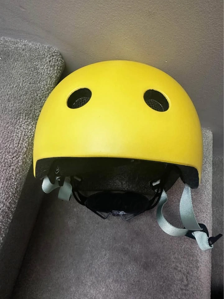 Scoot & Ride Helmet - 45cm to 51cm - Almost New - photo 3