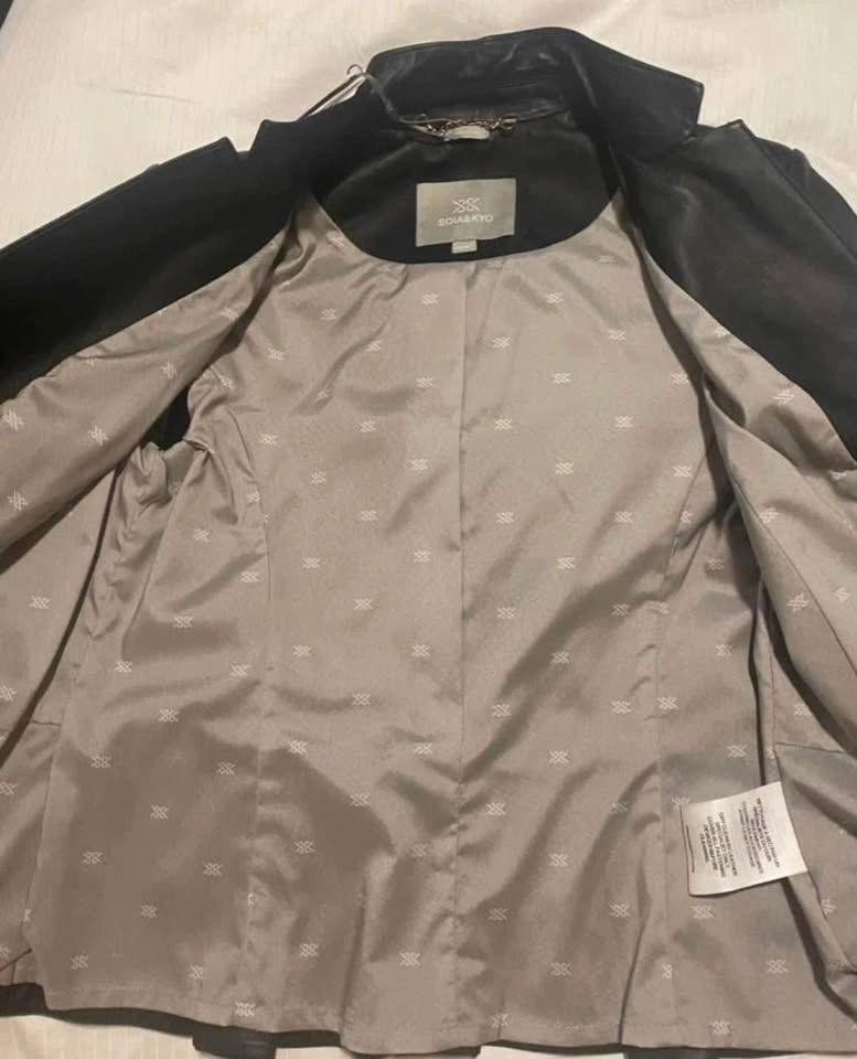 Women’s leather coat - photo 4