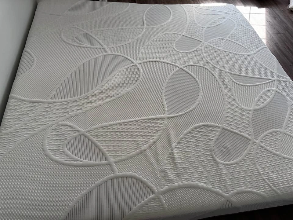 Memory foam king mattress - clean - no stains - 14 inch - washab - photo 2