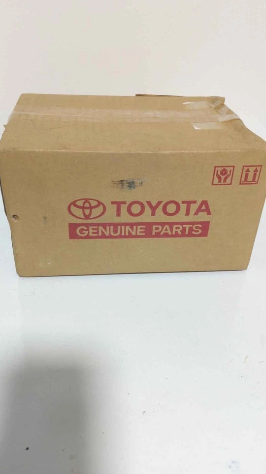 NEW Genuine Toyota Front Seat Belt Kit OEM - photo 2