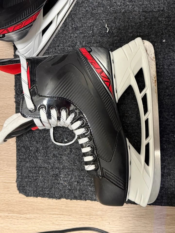 Bauer Vapor Volt 3.0 Hockey Skates (Size 12) – Great Condition - photo 3
