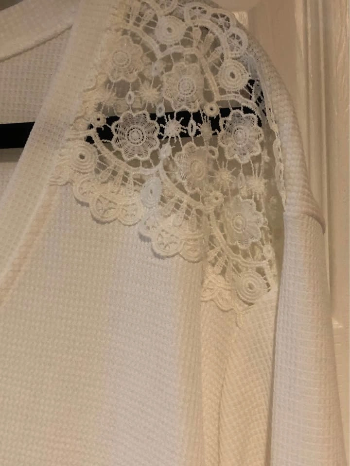 Torrid NWOT White Long Sleeve Top with Lace Shoulders - photo 2