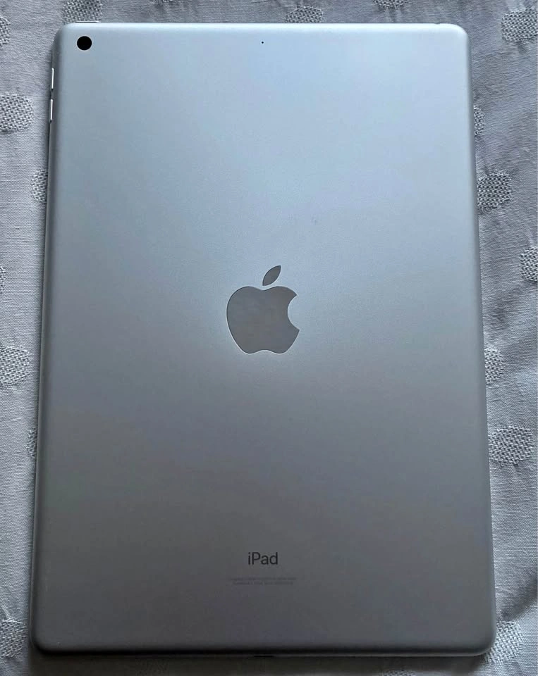 iPad 9th Gen Bundle w/ Apple Pencil & Case