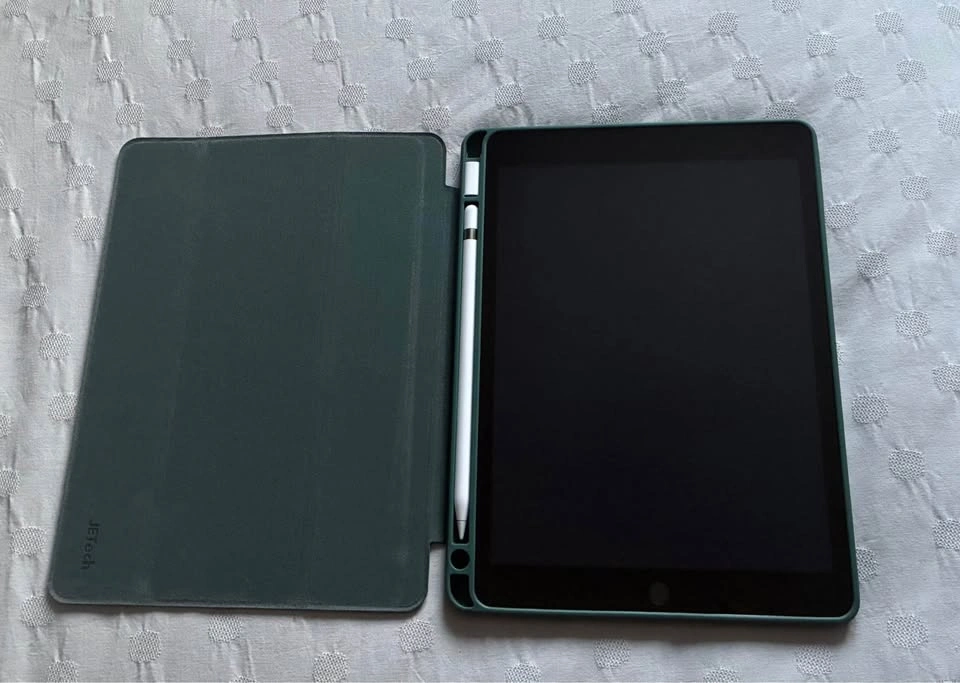 iPad 9th Gen Bundle w/ Apple Pencil & Case - photo 4